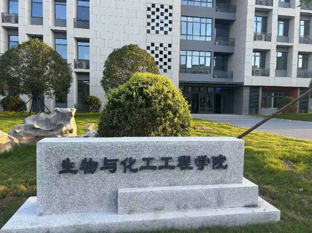 梧州市扬州职业大学体育场高杆灯项目
